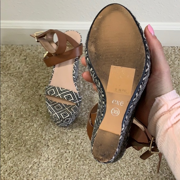 Exé Printed Wedges - Picture 2 of 4